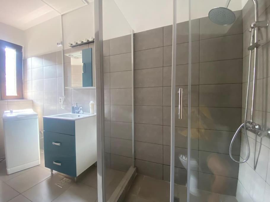 2 Bedroom Apartment With Terrace In City Center Bucureşti Ngoại thất bức ảnh