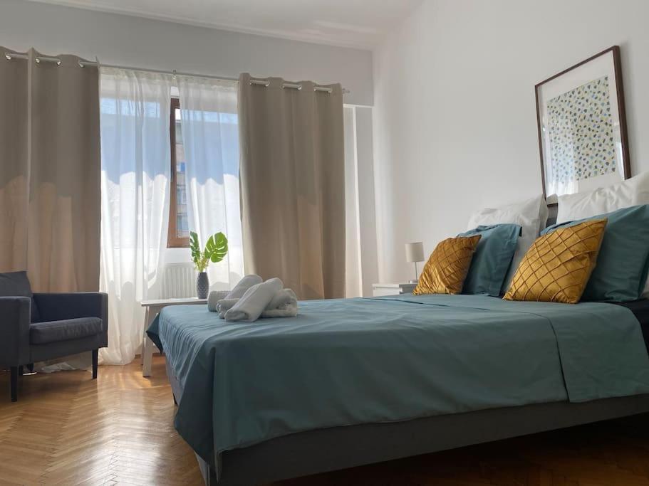 2 Bedroom Apartment With Terrace In City Center Bucureşti Ngoại thất bức ảnh